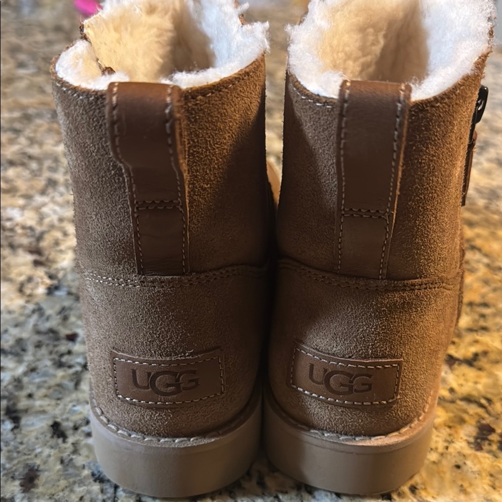 UGG Women's Tan Boots with Shearling Lining